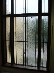 階段の大ガラス