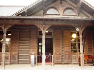 撞球館正面